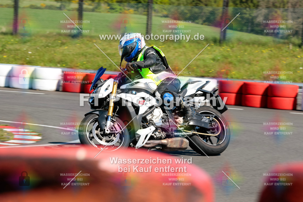 Moto-TeamOBK-21749 | Hier findet Ihr Bilder von Touristenfahrten auf der Nürburgring Nordschleife oder von anderen Veranstaltungen die ich besucht habe. Viel Spass beim Durch Schauen 