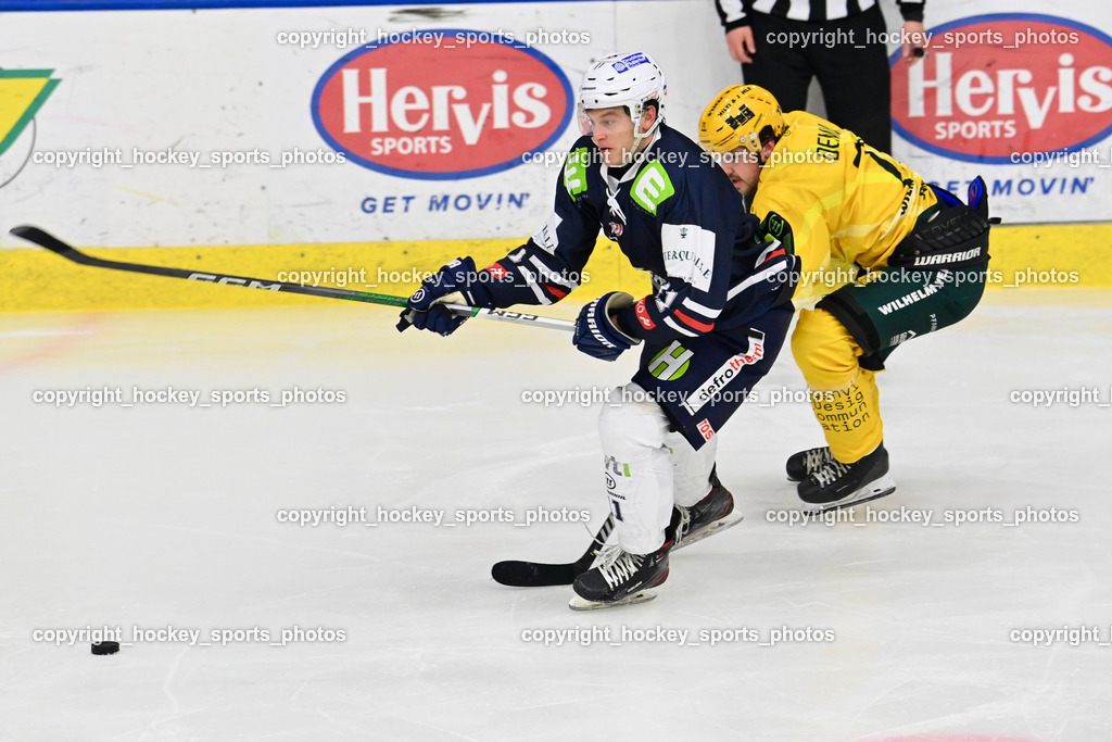 ATSE Graz vs. EHC Lustenau | #11 Hohl Maximilian ATSE Graz, #71 Demuth Timo EHC Lustenau, ATSE Graz vs. EHC Lustenau, ATSE Graz vs. EHC Lustenau am 14.02.2026 in Graz (Merkur Eishalle ), Austria, (Photo by Bernd Stefan)