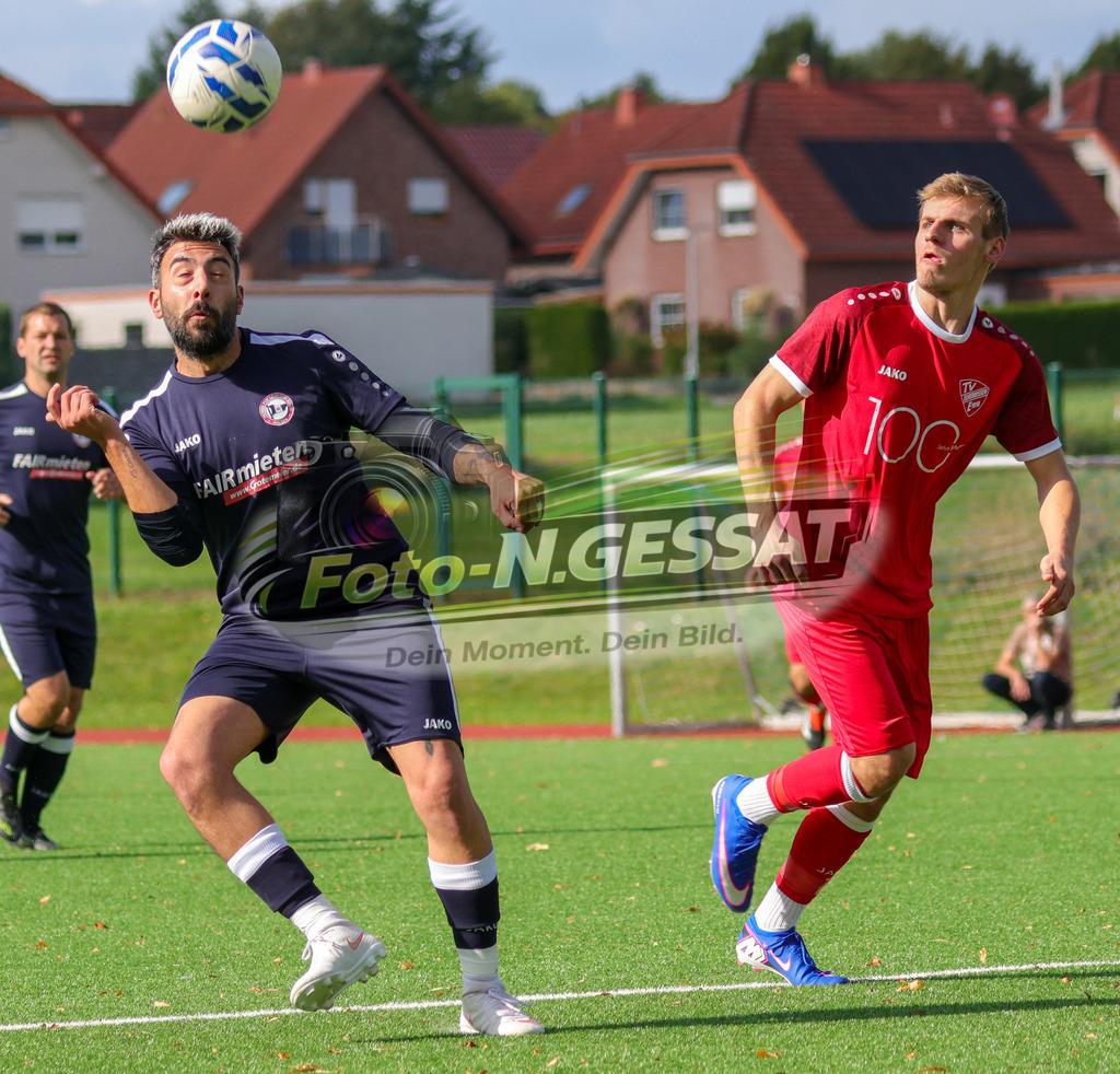 VfL Holsen - TV Elverdissen | Auf dem Bild zu sehen: schwarz VfL Holsen: Nusret Sarialtin ; rot TV Elverdissen: Moritz Tiemann VfL Holsen, TV Elverdissen, Saison 26/27, Kreisliga A, Holsen, Deutschland - Realisiert mit Pictrs.com