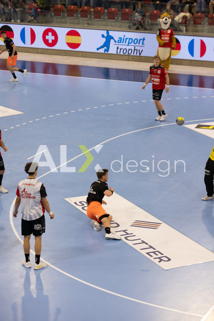 Handballen I Herren I Saison 2025-2026 I Quickline Handball League 2026 | Men I 18. Spieltag I Pfade Winterthur - Kadetten Schaffhausen I 20.12.2025 | 6 Odinn Rikhardsson (Kadetten Schaffhausen) - Flügel rechts - Realisiert mit Pictrs.com