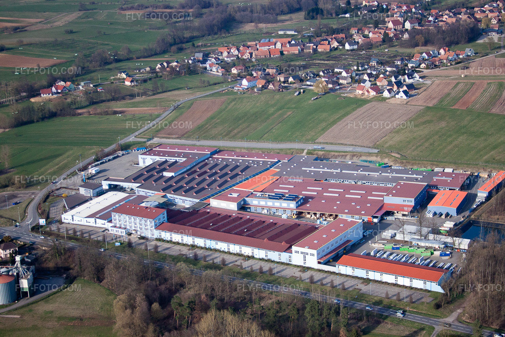 Aerial view: Tryba factory premises in Gundershoffen in the state Bas-Rhin, France. – Photo: IMG_38683.jpg taken on 03/20/2011 by Werner Riehm/FLY-FOTO.com – Resolution of the original: 4752 x 3168 px