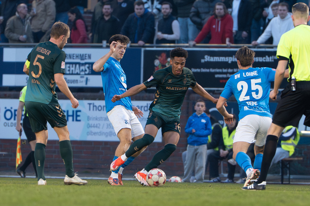 Fußball I Herren I Saison 2025-2026 I Regionalliga Nord I 25. Spieltag I TuS Blau-Weiß Lohne - Werder Bremen II I 6001 | jns.sportfotos - Realisiert mit Pictrs.com
