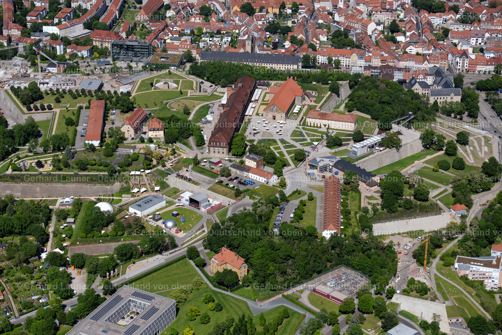 4045759 | ERFURT 14.06.2021 Zitadelle am " Petersberg Entree " der " BUGA Erfurt 2021 " auf dem Petersberg im Ortsteil Altstadt in Erfurt im Bundesland Thüringen, Deutschland. Weiterführende Informationen bei: Bundesgartenschau Erfurt 2021 gemeinnützige GmbH,  Kummer.Lubk.Partner - Architekten Ingenieure Generalplaner,  STUDIO ANDREAS HELLER GmbH ARCHITECTS &amp; DESIGNERS. // Zitadelle am " Petersberg Entree " der " BUGA Erfurt 2021 " in the district Altstadt in Erfurt in the state Thuringia, Germany. Further information at: Bundesgartenschau Erfurt 2021 gemeinnuetzige GmbH,  Kummer.Lubk.Partner - Architekten Ingenieure Generalplaner,  STUDIO ANDREAS HELLER GmbH ARCHITECTS &amp; DESIGNERS. Foto: Gerhard Launer