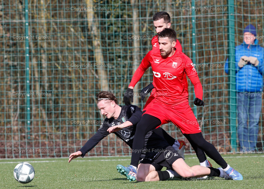 A_LUI_01022025_15 | SPORT FUSSBALL TESTSPIEL ASKOE OEDT 1B-UFC HAMA TRUCKS ROHRBACH-BERG 01.02.2025IM BILD : JOVAN PETROVIC  (OEDT1B) UND SIMON LEIIBETSDER (ROHRBACH) FOTO:FOTOLUI