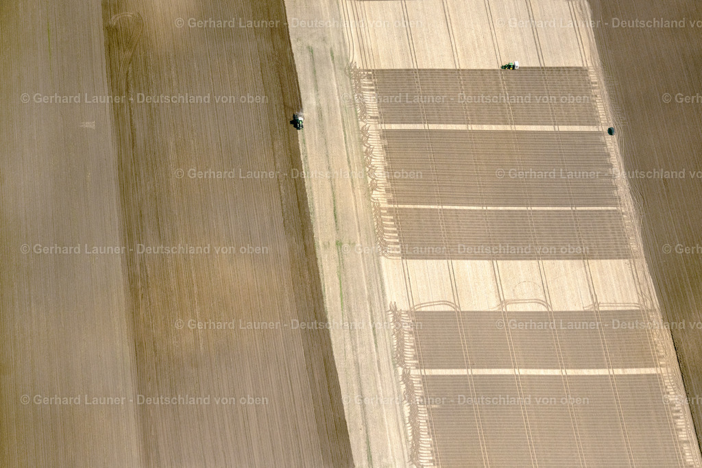 4062144 | INSEL POEL 08.09.2021 Strukturen auf landwirtschaftlichen Feldern auf der Insel Poel an der Ostseeküste im Bundesland Mecklenburg-Vorpommern, Deutschland. // Structures on agricultural fields auf of Insel Poel at the baltic coast in the state Mecklenburg - Western Pomerania, Germany. Foto: Gerhard Launer