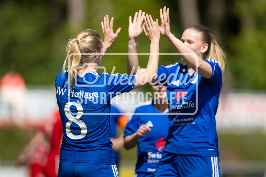 Hollage_TiMoNo_2026-21 | Marie Wulftange (8, BW Hollage) und Stine Blancke (4, BW Hollage) jubeln nach dem 1:0 Führungstreffer. - Realisiert mit Pictrs.com