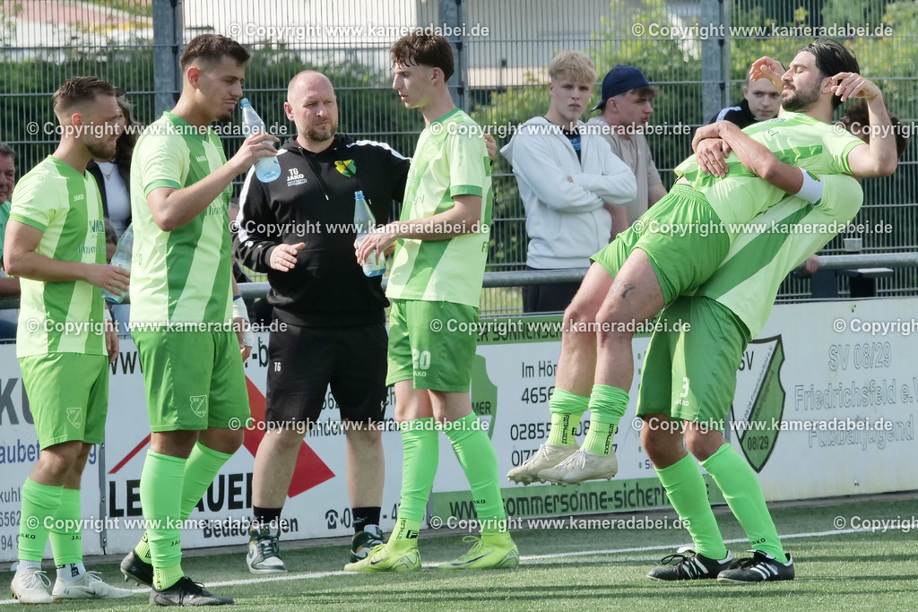 Fußball : Bezirksliga : SV 08/29 Friedrichsfeld - Borusia Veen am 10.05.2026 in Voerde Friedrichsfeld | Fußball : Bezirksliga : SV 08/29 Friedrichsfeld - Borusia Veen am 10.05.2026 in Voerde Friedrichsfeld - Realisiert mit Pictrs.com