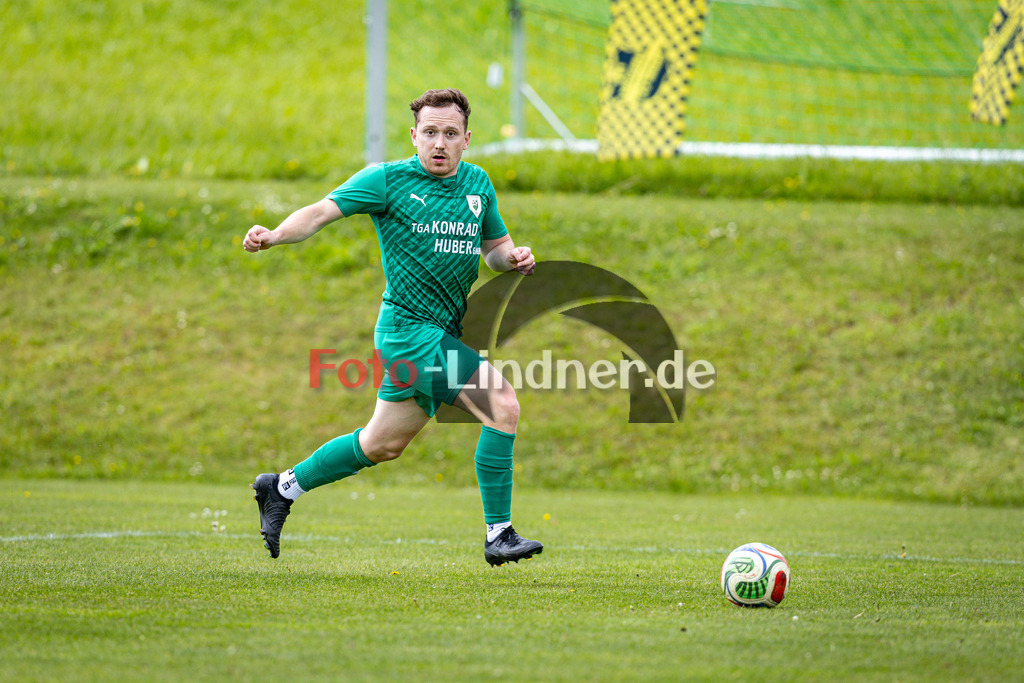 SV Haunshofen gegen TSV Perchting-Hadorf | Fußball Herren A-Klasse Gruppe 5 Zugspitze 2025/26 24. Spieltag, SV Haunshofen gegen TSV Perchting-Hadorf, 20260517,Christian SCHUSTER (SV Haunshofen 10) am Ball,2026-05-17 in 82407 Haunshofen (Rasenplatz 1, Hauptstraße 60), Christian SCHUSTER (SV Haunshofen 10)Copyright: WolfgangxLindner www.foto-lindner.de