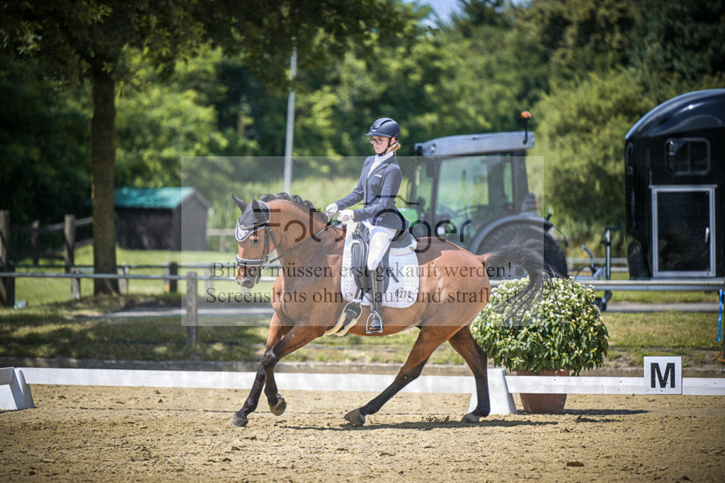 DOS_5420 | Entdecke hochwertige Reitturnierfotos von Foto Oger. Professionell, emotional und authentisch – jetzt Lieblingsmomente im Shop bestellen.Deutschlandweite Turnierfotografie. - Realisiert mit Pictrs.com
