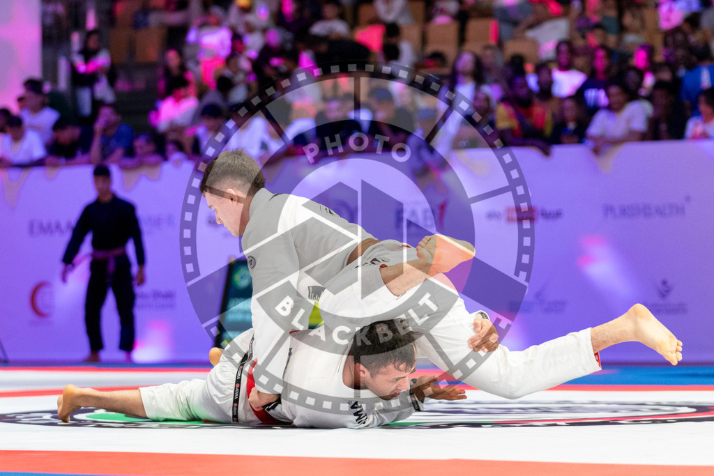 20231109PBB4644 | Fighters compete during the AJP World Professional Championship in the Mubadala Arena in Abu Dhabi, Arab United Emirates, on November 9, 2023.