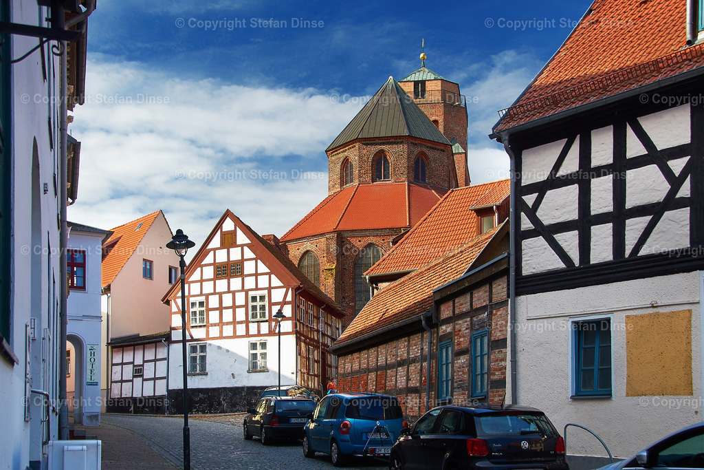 _DSC8058 1 | Findlinge im Eis, Zeesenboote bei der Traditionsregatta, eine Seebrücke im Sonnenaufgang - mit den Bildern aus dieser Galerie erhalten Sie wunderschöne Aufnahmen über das ganze Jahr. Ein tolles Produkt zum Verschenken, Werben oder zum Träumen vom nächsten - Realisiert mit Pictrs.com
