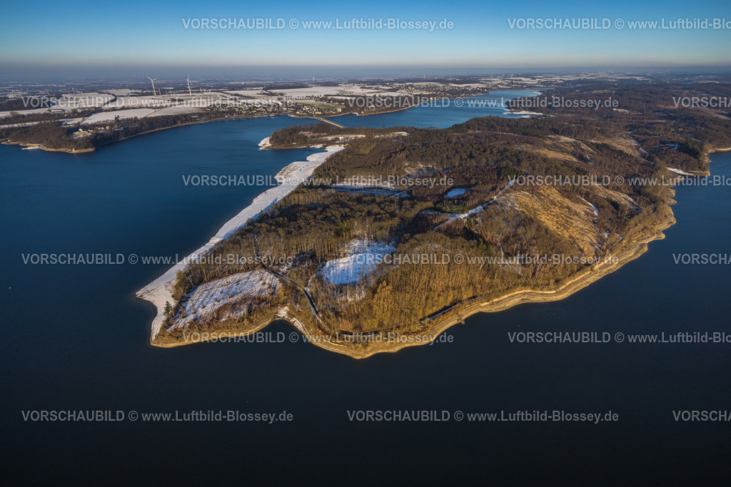 Moehnesee260105893 | Luftbild, Möhnesee Möhnetalsperre mit Staumauer, Waldgebiet und Winterlandschaft, Delecke, Möhnesee, Sauerland, Nordrhein-Westfalen, Deutschland