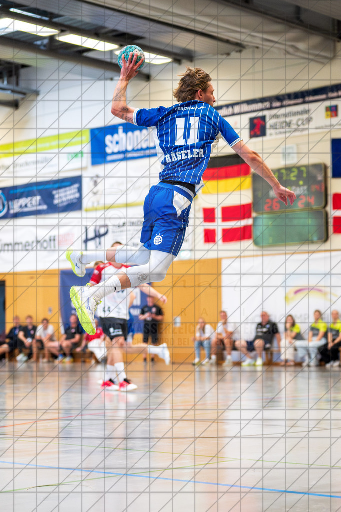 IHC 2026 - VfL Gummersbach vs. HØJ Elite | Mathis Häseler (VfL Gummersbach #11); IHC 2026 - VfL Gummersbach vs. HØJ Elite am 08.08.26 in Sporthalle KGS, Schneverdingen - Realisiert mit Pictrs.com