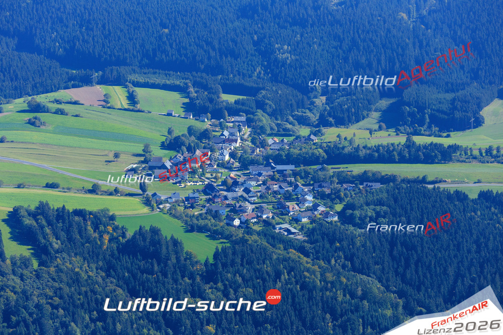 Die Luftaufnahme der Stadt Pressig wurde vom UL-Flugzeug heraus erstellt ( keine Drohne )- hohe Auflösung für beste Qualität