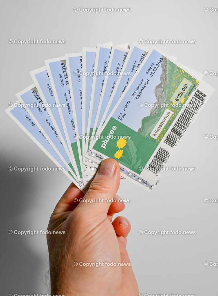 Klimabonus_ 14.11.2024-11 | 14.11.2024, Linz, AUT, Klimabonus, im Bild Klimabonus, Kuvert, Brief, Gutscheine, Zustellung, Ministerium, Bundesministerium, Klimaschutz, Umwelt, Energie, Mobilitaet, Innovation, Technologie, RSa, Post