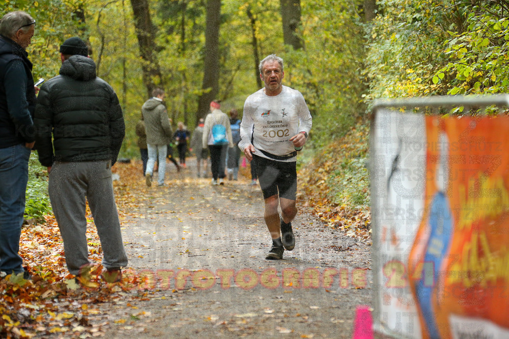 251026_1345_EX1_3932 | Sportfotografie im Rhein-Sieg Kreis, Köln, Bonn, NRW, Rheinland Pfalz, Hessen, etc. Unser Tätigkeitsfeld umfasst den Laufsport vom Volkslauf über den Marathon, Duathlon, Triathon bis zum Ultralauf wie Kölnpfad Ultra oder Schindertrail.