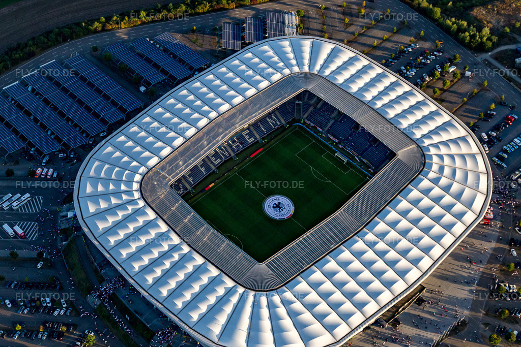 Luftbild: WIRSOL Rhein-Neckar-Arena vor dem ausverkauften Freundschaftsspiel Peru-Deutschland im Ortsteil Steinsfurt in Sinsheim im Bundesland Baden-Württemberg in Deutschland. Foto: IMG_111550.jpg vom 09.09.2018 durch Werner Riehm/FLY-FOTO.de