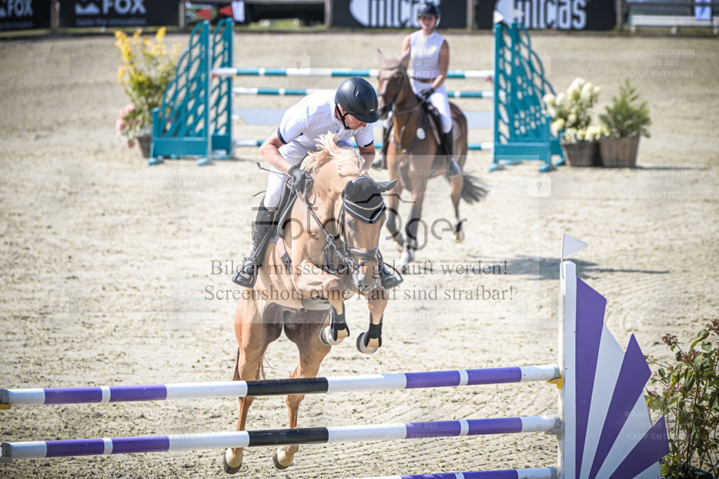 DOS_2162 | Entdecke hochwertige Reitturnierfotos von Foto Oger. Professionell, emotional und authentisch – jetzt Lieblingsmomente im Shop bestellen. - Realisiert mit Pictrs.com