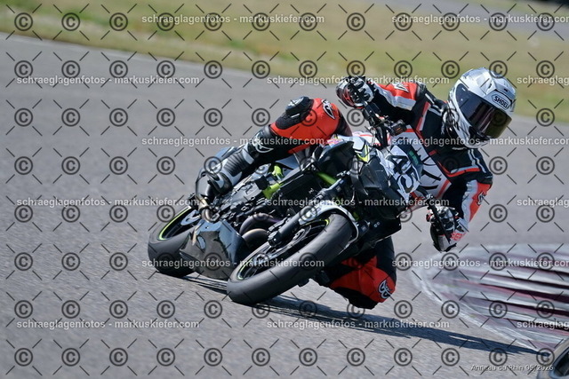 26BT02-1028 | markuskiefer.com - Realisiert mit Pictrs.com