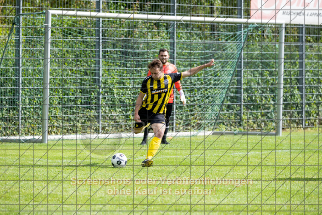 20250831_160708_0088 | #,TSV Ottenbach (gelb) vs. KSG Eislingen (grün), Fussball, Kreisliga A3 - Bezirk Neckar/Fils, 02. Spieltag, Saison 2025/2026, Rasensportplatz Nebenplatz, Im Buchs, 73113 Ottenbach, 31.08.2025 - 15:00 Uhr,Foto: PhotoPeet-Sportfotografie/Peter Harich