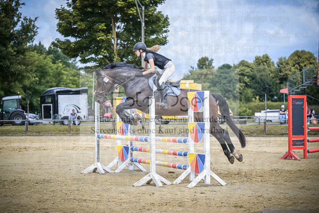 DOS_6440 | Entdecke hochwertige Reitturnierfotos von Foto Oger. Professionell, emotional und authentisch – jetzt Lieblingsmomente im Shop bestellen.Deutschlandweite Turnierfotografie. - Realisiert mit Pictrs.com
