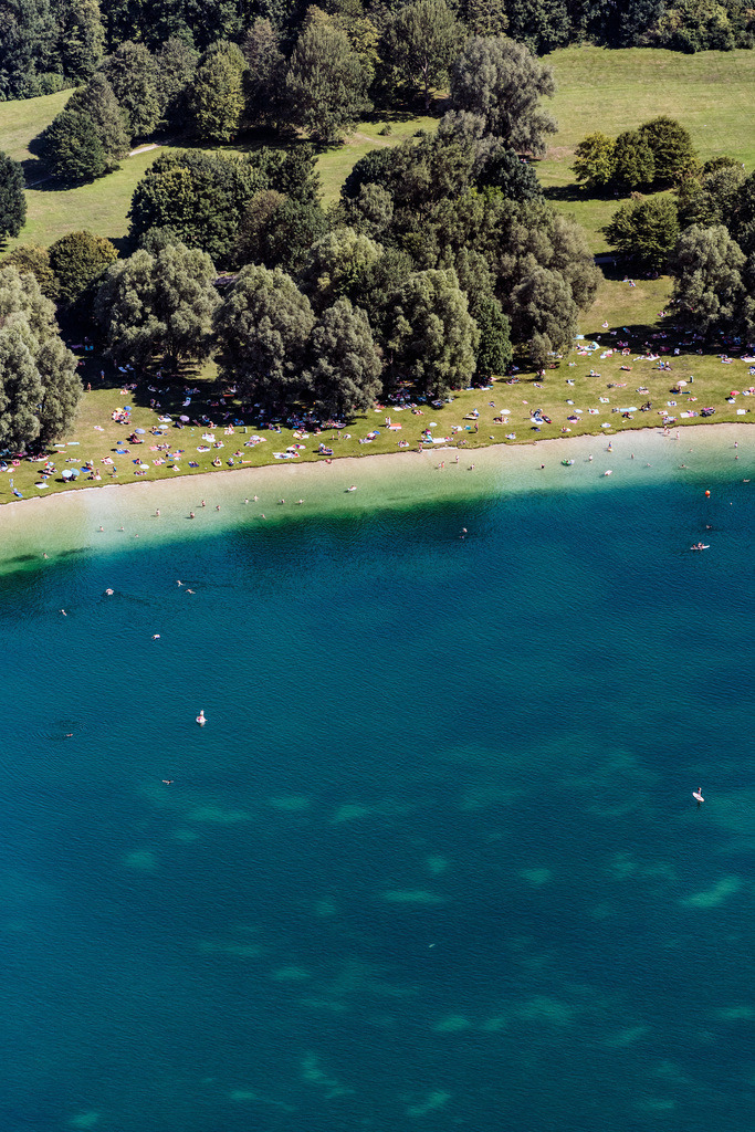 dr__0011503.jpg | UNTERFöHRING 01.08.2017 Uferbereiche am Seegebiet des Feringasse Erholungsgebiet in Unterföhring im Bundesland Bayern, Deutschland. // Riparian areas on the lake area of Feringasse Erholungsgebiet in Unterfoehring in the state Bavaria, Germany. Foto: Daniel Reiter