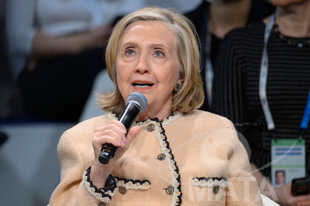 _DWA0255 | Die US-Politikerin Hillary Clinton auf der Veranstaltung Girls Just Want to Have Fundamental Rights: Fighting the Global Pushback im Rahmen der Münchner Sicherheitskonferenz 2026. München, 14.02.2026 Bayern Deutschland - Realisiert mit Pictrs.com