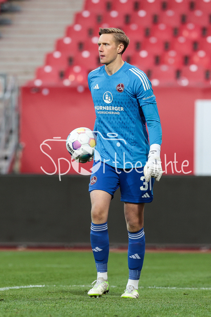 1. FC Nürnberg II - FC Bayern Amateure | am Ball Jan REICHERT (FCN #31) / Freisteller / Einzelfoto
