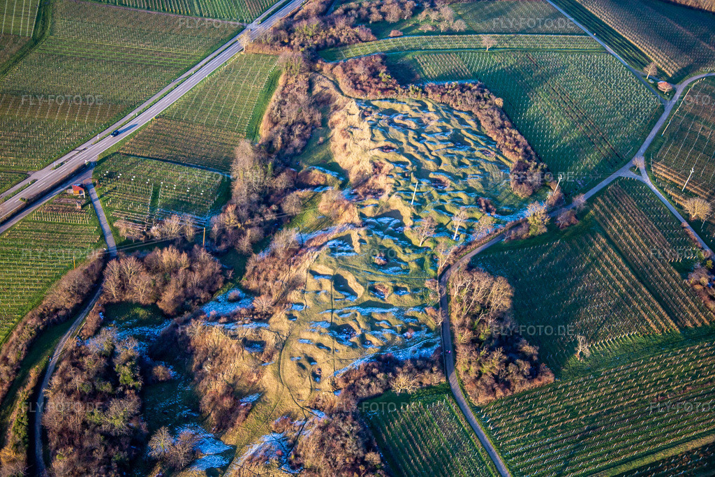 Luftbild: Naturschutzgebiet Kleine Kalmit im Ortsteil Arzheim in Landau im Bundesland Rheinland-Pfalz in Deutschland. Foto: IMG_135818.jpg vom 18.01.2023 durch Werner Riehm/FLY-FOTO.deWein- und Ferienort Ilbesheim