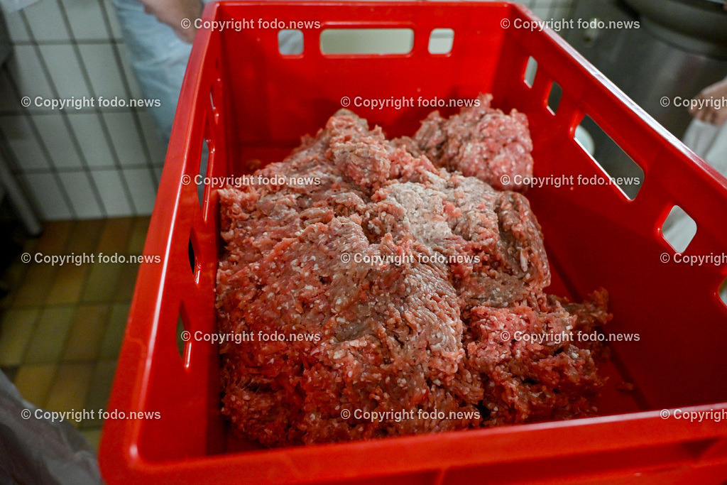 Fleischerei Fischelmaier_ Pabneukirchen_ 03.04.2024-6 | 03.04.2024, Pabneukirchen, AUT, Fleischerei Fischelmaier, im Bild vorbereitetes Fleisch zur Wurstproduktion