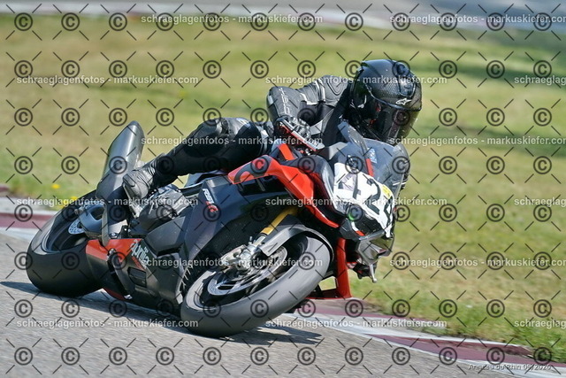 26BT02-1523 | markuskiefer.com - Realisiert mit Pictrs.com