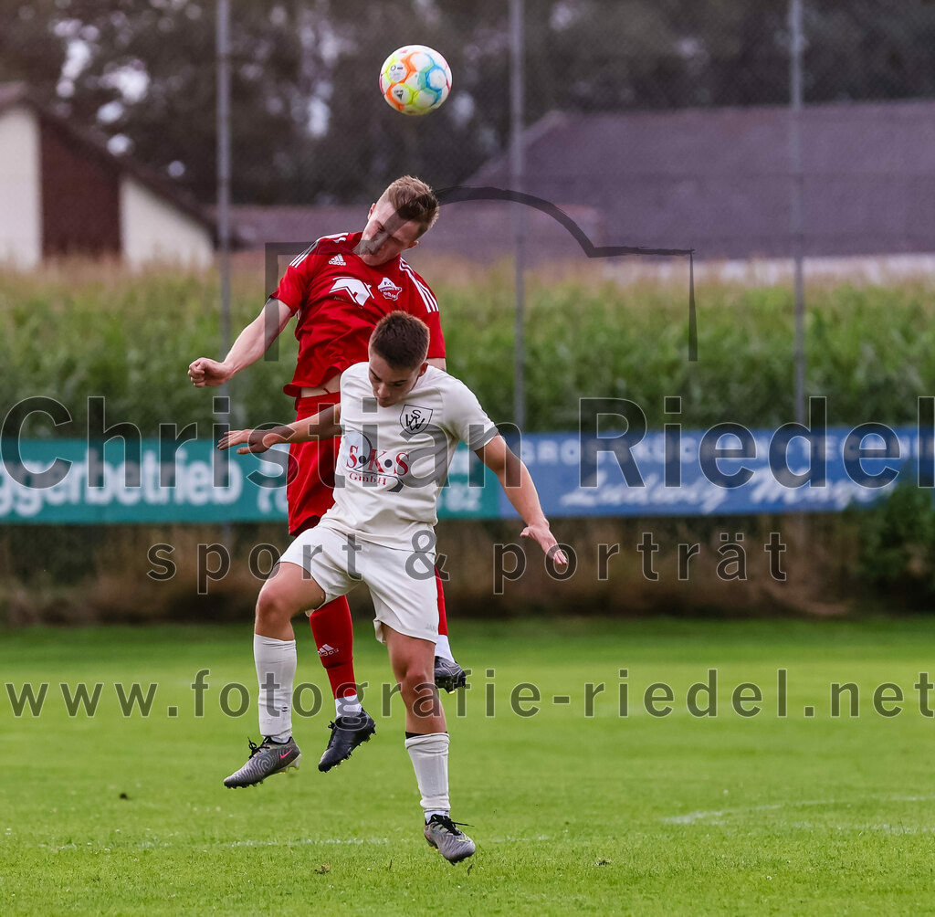 2023-08-04_027_SV_Walpertskirchen_gegen_FC_Finsing | Walpertskirchen, Deutschland, 04.08.2023:
Fußball, Kreisliga 2023 / 2024, 2. Spieltag, SV Walpertskirchen gegen FC Finsing, Endergebnis: 3:3

Valentin Bachmeier (FC Finsing, #6), Stefan Pfanzelt (SV Walpertskirchen, #24)

Foto: Christian Riedel / fotografie-riedel.net