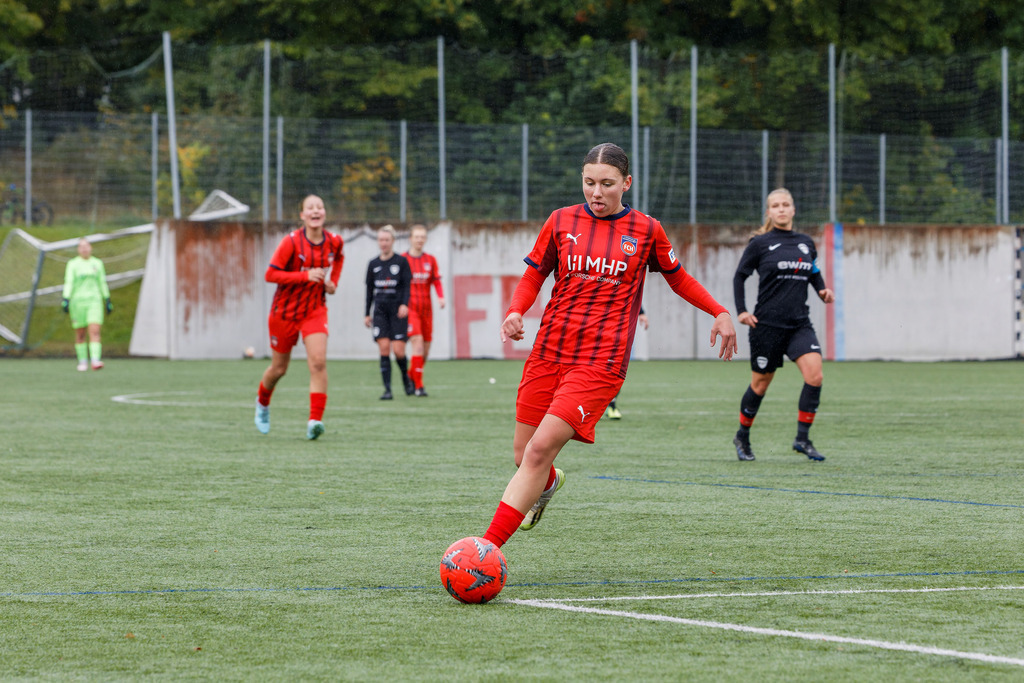 FCHHOH_251005_6737 | 1.FC Heidenheim 1846 II vs. SGM Hohenmemmingen/Sontheim, Fußball, Frauen, Bezirksliga, 2025/2026, 4. Spieltag, 05.10.2025 in Heidenheim, Kunstrasen b. Voith-Arena West(Foto: Michael Bulling) - Realisiert mit Pictrs.com