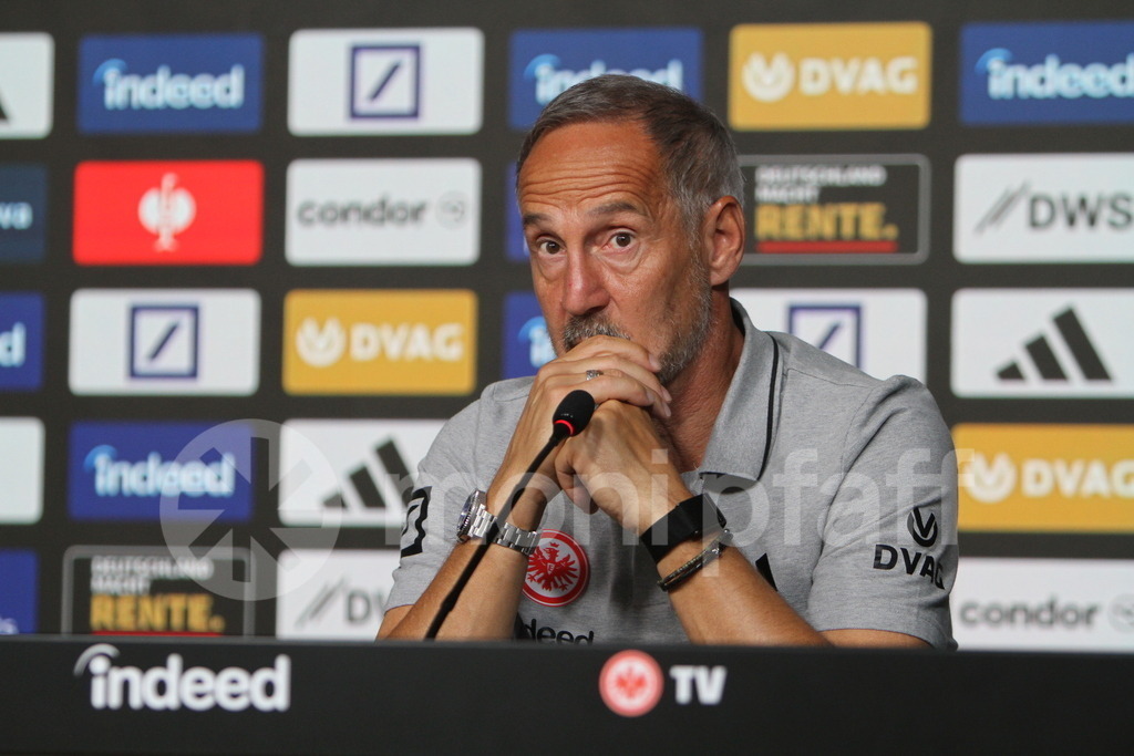 Eintracht Frankfurt Trainer Adi Hütter | Online-Shop | monipfaff.de - Realisiert mit Pictrs.com