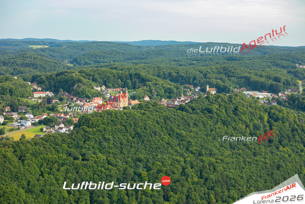 Das Luftbild zeigt :  Gössweinstein - Die Luftaufnahme wurde 2024 vom UL-Flugzeug aus erstellt ( keine Drohne ) - Hochauflösende Luftaufnahme - Für grossformatige Ausdrucke geeignet. Die Geschenkidee !Mit Lizenz und Bildrechte bestellbar