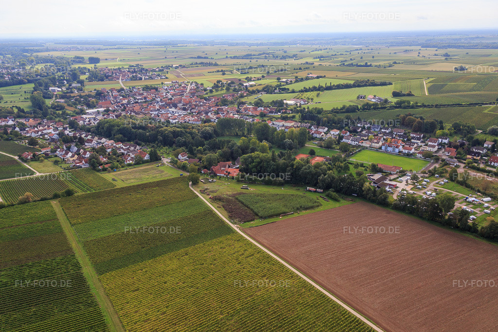 Luftbild: Ortsansicht von Westen im Ortsteil Ingenheim in Billigheim-Ingenheim im Bundesland Rheinland-Pfalz in Deutschland. Foto: IMG_072711.jpg vom 19.09.2014 durch Werner Riehm/FLY-FOTO.deAuflösung des Originals: 5472 x 3648 px