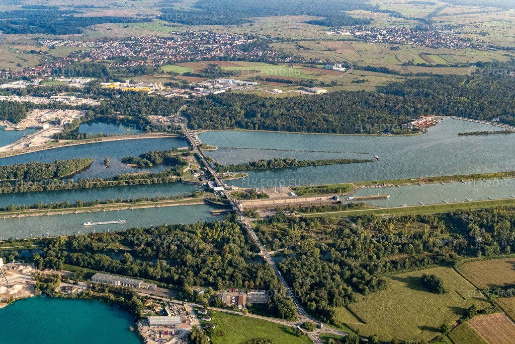 Vue aérienne: Pont du Rhin Gambsheim Écluse près de Freistett à Gambsheim dans le département Bas Rhin, France – .Photo: P1000978.jpg prise le 15/09/2014 par Werner Riehm/FLY-FOTO.eu – Résolution de l'original: 5472 x 3648 px