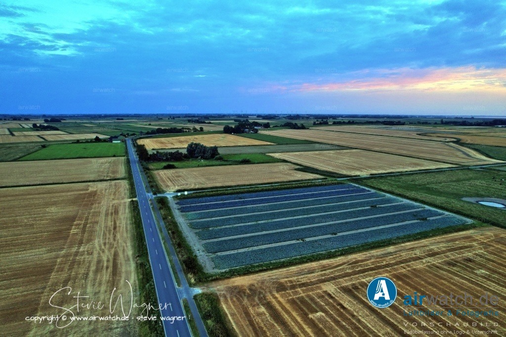 Windpark - Simonsberg | Entdecken Sie atemberaubende Luftbilder und Fotografien auf airwatch.de - Tauchen Sie ein in eine Welt voller faszinierender Aufnahmen aus der Vogelperspektive.