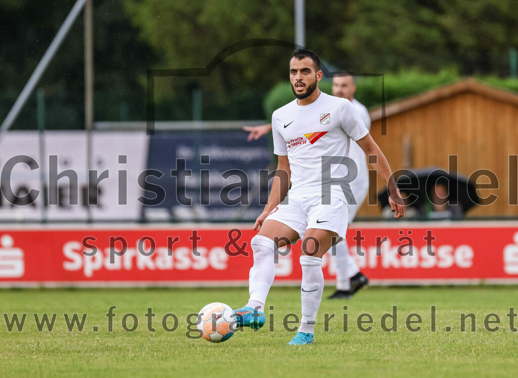 2023-06-30_046_FC_Langengeisling_gegen_VfB_Forstinning | Erding, Deutschland, 30.06.2023:
Fußball, Bezirksliga Oberbayern Ost 2023 / 2024, Testspiel, FC Langengeisling gegen VfB Forstinning, Endergebnis: 3:0

Abdullah Aynaci (VfB Forstinning, #9)

Foto: Christian Riedel / fotografie-riedel.net