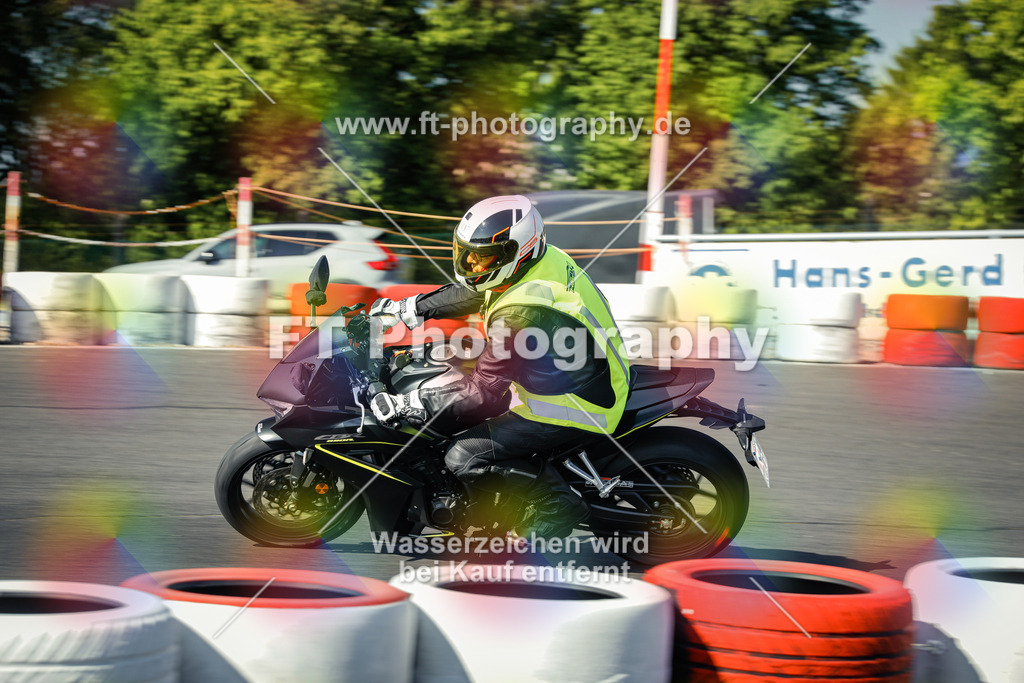 OBK_Mai_Martina_Markus-10291 | Hier findet Ihr Bilder von Touristenfahrten auf der Nürburgring Nordschleife oder von anderen Veranstaltungen die ich besucht habe. Viel Spass beim Durch Schauen 