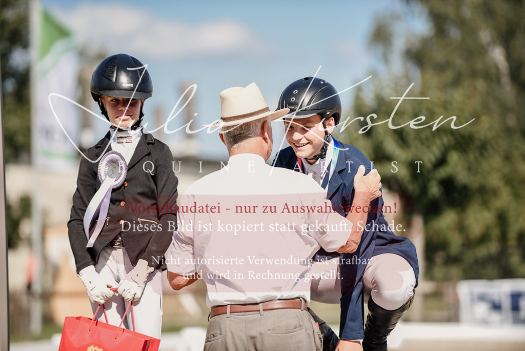 DSC_9838 | Pferde- und Turnierfotografie in Westsachsen. Pferdeportraits, Auftragszeichnungen und intuitive Kunst.