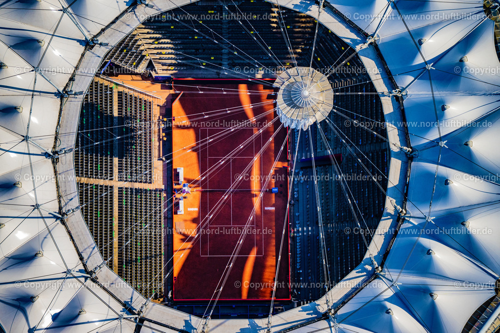 Hamburg_Rothenbaum_Tennis_Stadion_Rothenbaum_Senkrechtaufnahme_ELS_115240525 | HAMBURG 24.05.2025 Senkrecht- Luftbild aus der Satelliten- Perspektive vom Tennisarena am Rothenbaum in Hamburg. Das ATP-Turnier von Hamburg (offiziell International German Open) ist ein deutsches Herren-Tennisturnier, das jährlich am Hamburger Rothenbaum ausgetragen wird. Der Wettbewerb gehörte zur Masters-Serie der ATP und hieß früher Hamburg Masters, heute ATP World Tour 500. Weiterführende Informationen bei: Alfred Rein Ingenieure GmbH,  Deutscher Tennis Bund e. V.,  ECE Projektmanagement G.m.b.H & Co. KG,  Hamburg sports & entertainment GmbH,  Textil Bau GmbH. // Vertical aerial view from the satellite perspective of the the tennis arena at Rothenbaum in Hamburg. The ATP tournament in Hamburg (official German International Open) is a German men's tennis tournament which is held annually at Hamburg Rothenbaum. Further information at: Alfred Rein Ingenieure GmbH,  Deutscher Tennis Bund e. V.,  ECE Projektmanagement G.m.b.H & Co. KG,  Hamburg sports & entertainment GmbH,  Textil Bau GmbH. Foto: Martin Elsen