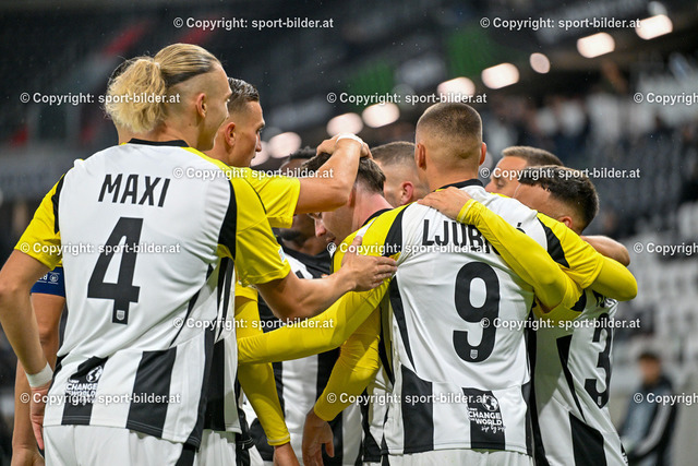 AUT, Fussball UEFA Conference League MD1, LASK (AUT) vs Djurgardens IF (SWE) | 03.10.2024, Oberoesterreich Arena Linz, AUT, UEFA Conference League MD1, LASK (AUT) vs Djurgardens IF (SWE), im Bild rejoyceing Players of Lask // UEFA Conference League MD1, LASK Linz (AUT) vs Djurgardens IF (SWE) in Linz, Austria on 2024/10/03