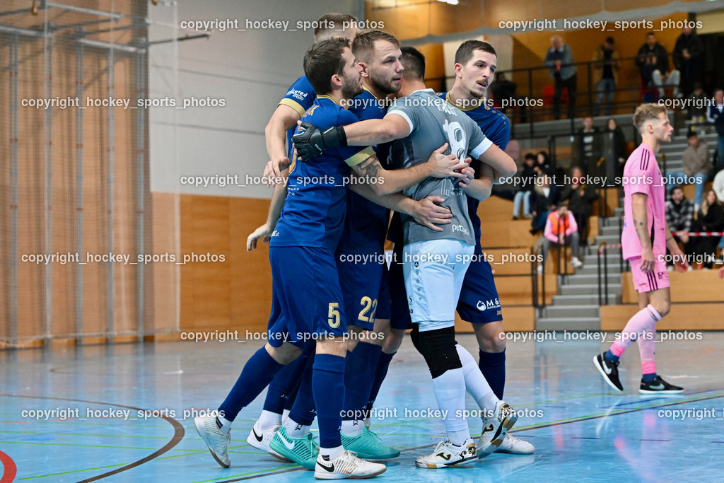 Carinthia Flamengo Futsal Club vs. Futsal Klagenfurt | #16 Marcel Vindis Futsal Klagenfurt, Jubel Futsal Klagenfurt Mannschaft, #5 Rok Rednak Futsal Klagenfurt, #22 Mihael Grigic Futsal Klagenfurt, #18 Vladimir Kajkut Futsal Klagenfurt, Carinthia Flamengo Futsal Club vs. Futsal Klagenfurt, Carinthia Flamengo Futsal Club vs. Futsal Klagenfurt am 01.12.2024 in Klagenfurt (Ballspielhalle Viktring), Austria, (Photo by Bernd Stefan)