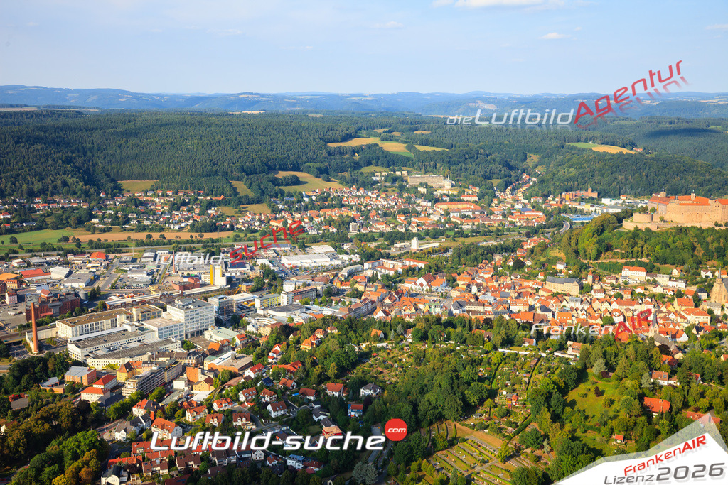 Die Luftaufnahme der Stadt Kulmbach wurde vom UL-Flugzeug heraus erstellt ( keine Drohne )- hohe Auflösung für beste Qualität