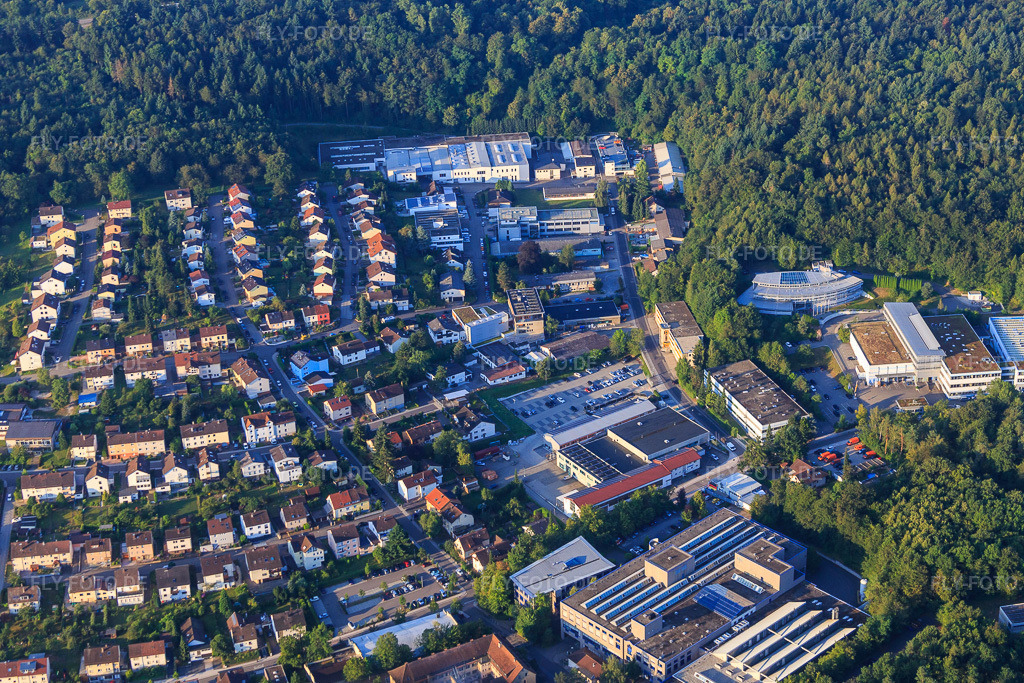 Luftbild: Gewerbegebiet Industriestraße mit Nesper Egon GmbH & Co. KG, OBE GmbH & Co. KG, Gemeinde Ispringen Hallenbad, Otto Riehm Schule, DENTAURUM GmbH & Co. KG und Rutronik Elektronische Bauelemente GmbH in Ispringen im Bundesland Baden-Württemberg in Deutschland.Foto: IMG_092263.jpg vom 01.08.2016 durch Werner Riehm/FLY-FOTO.deNESPER - Den Fortschritt formenThe Hinge Company - OBE GmbH & Co. KGWWW.ISPRINGEN.DEWWW.ISPRINGEN.DEDentaurum Deutschland: Dentalprodukte und Technologien seit 1886WWW.RUTRONIK.COM
