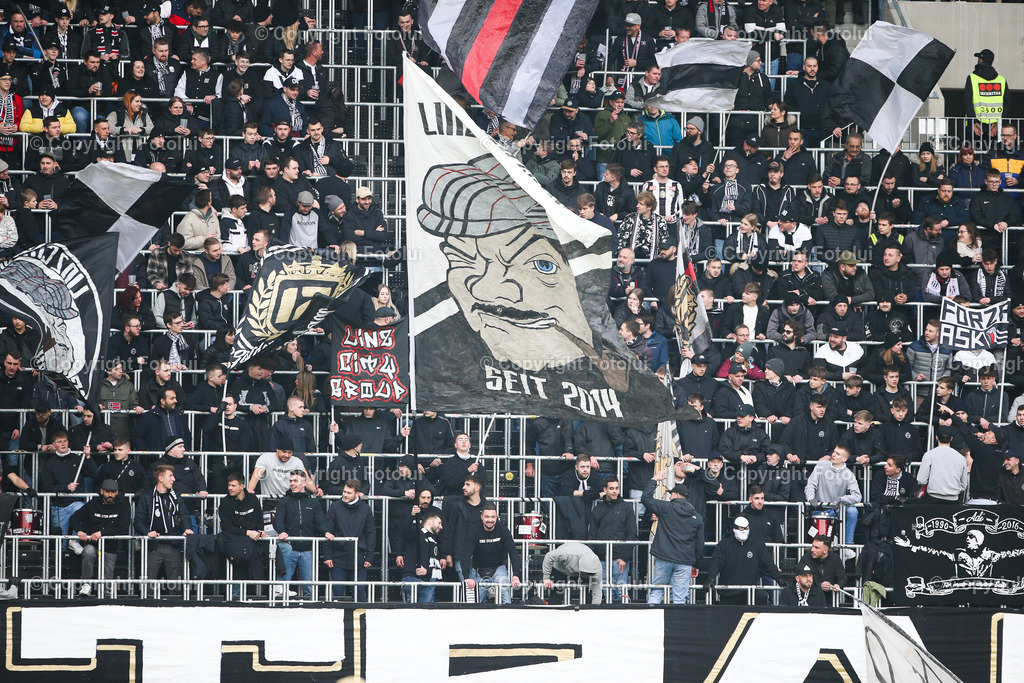 A_LUI_20230409_0017 | SPORT FUSSBALL ADMIRAL BUNDESLIGA 2022/23 LASK VS STURM GRAZ
IM BILD: Lask Fans,
FOTO:FOTOLUI/UW