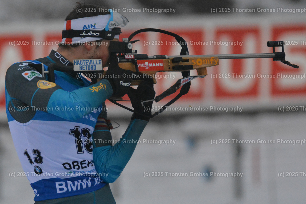 IBU WC Biathlon Oberhof 2018 | DESTHIEUX Simon (FRA) am Schiessstand; IBU WC Biathlon Oberhof 2018, 12,5 km Verfolgung der Männer am 06.01.2018 in der DKB Ski Arena in Oberhof, (Deutschland) - Realisiert mit Pictrs.com