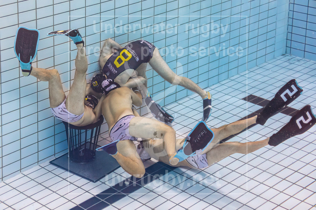 Deutsche Meisterschaft im Unterwasser-Rugby 2023 - Unterwasser-Bild 10 | Finale: DUC Krefeld (blau) gegen TSV Malsch (weiß) - Realisiert mit Pictrs.com