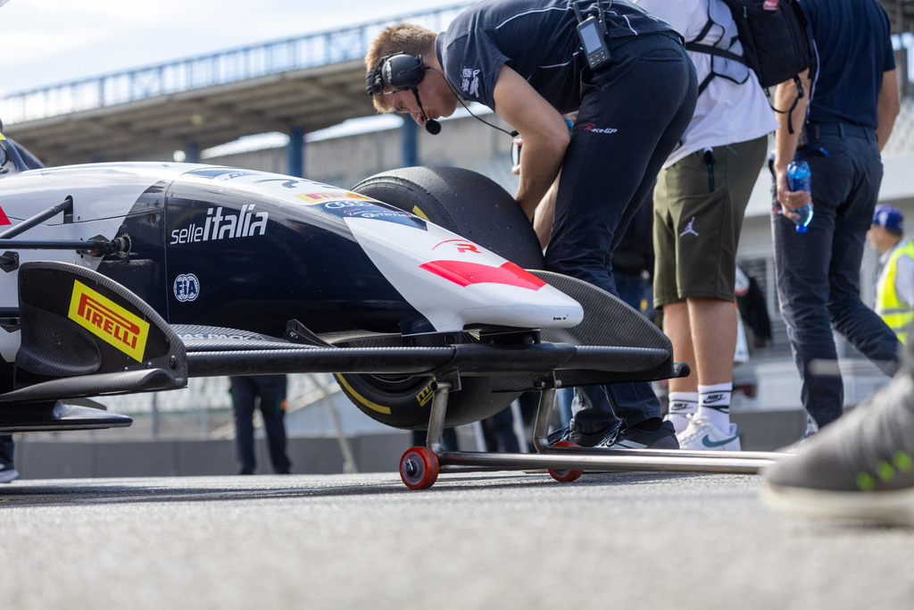 FIA Formular Regional 2026 am Hockenheimring | FIA Formular Regional 2026 am Hockenheimring***Kurz vor dem Start des 1. Rennens - Realisiert mit Pictrs.com